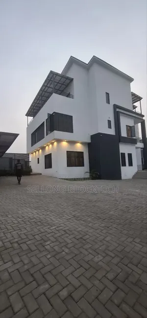 5bdrm Duplex in Main Guzape for sale