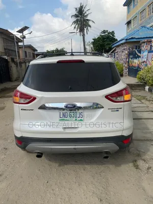 Ford Escape SE 4dr SUV AWD (1.6L 4cyl Turbo 6A) 2015 White