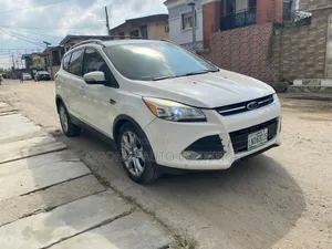 Ford Escape SE 4dr SUV AWD (1.6L 4cyl Turbo 6A) 2015 White