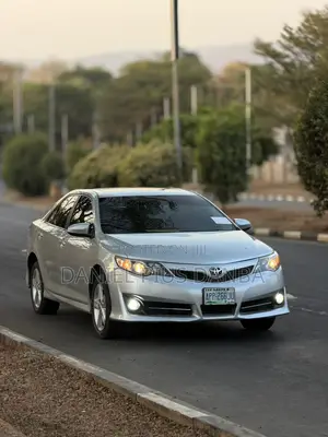 Toyota Camry SE 4dr Sedan (2.5L 4cyl 6A) 2013 Silver