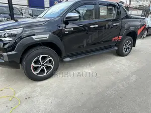 Toyota Hilux Revo Smart Cab Petrol 2.7 RWD 2018 Black