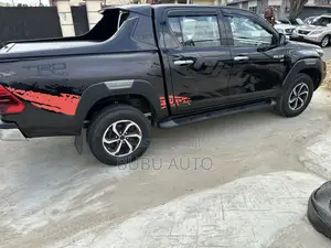 Toyota Hilux Revo Smart Cab Petrol 2.7 RWD 2018 Black
