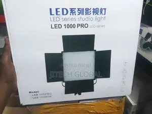 Professional Led 1000 Pro Studio Light