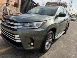 Toyota Highlander XLE 4dr SUV AWD (3.5L 6cyl 6A) 2015 Green
