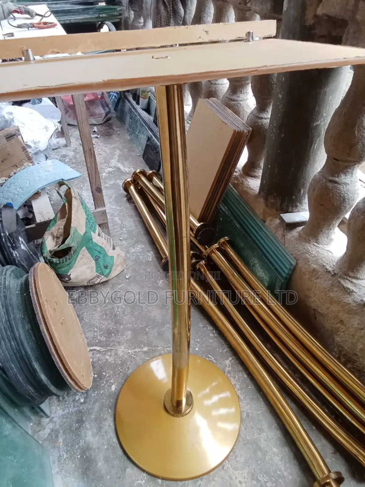 Golden Single Pole Pulpit