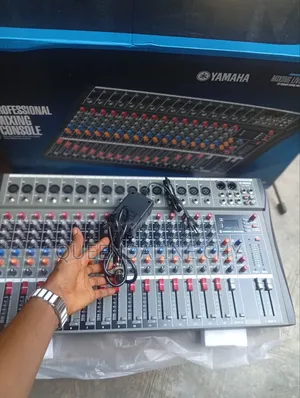 16 Channels Professional Mixing Console