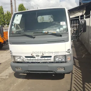 Nissan Cabstar Long Chasis With Diesel Engine Six Tyres Truck