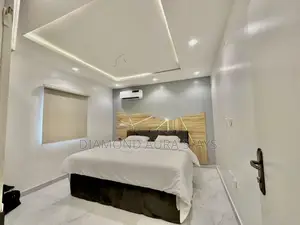 Luxury One Bedroom Apartment (Furnished)