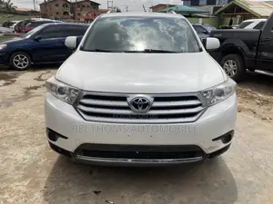 Toyota Highlander SE 2012 White