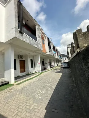 3bdrm Duplex in Ikota for sale