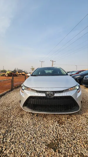 Toyota Corolla LE 2022 Silver