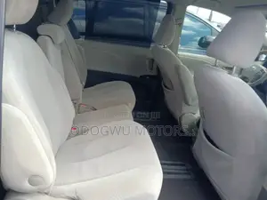 Toyota Sienna 2011 Green