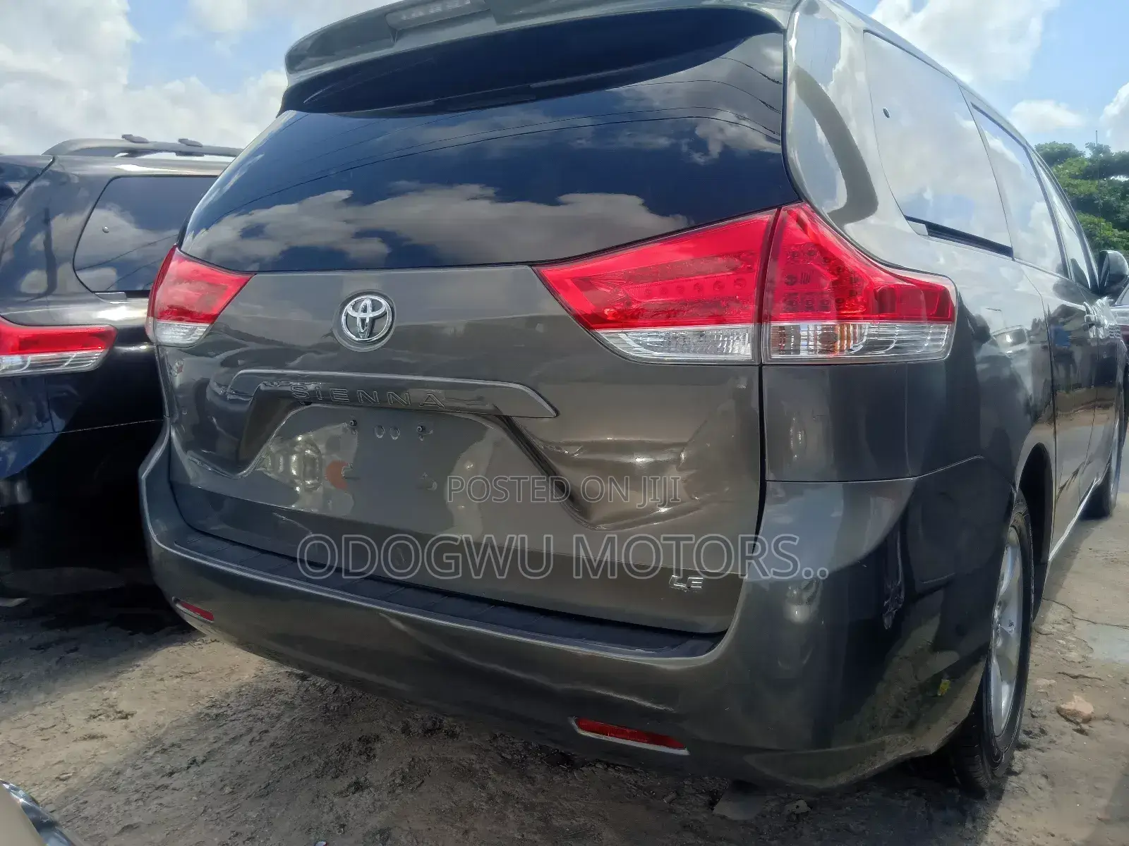 Toyota Sienna 2011 Green