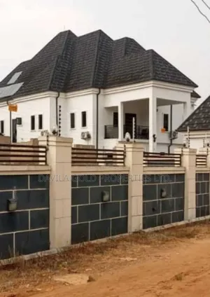 6bdrm Duplex in Benin City for sale