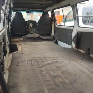 Toyota HiAce 2005 White