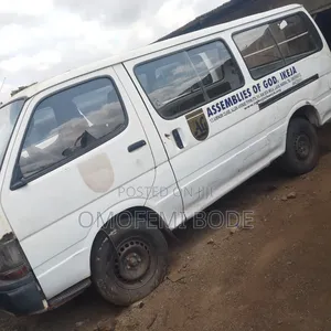 Toyota HiAce 2005 White