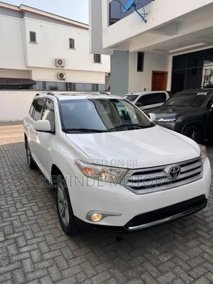 Toyota Highlander Limited 3.5l 4WD 2013 White