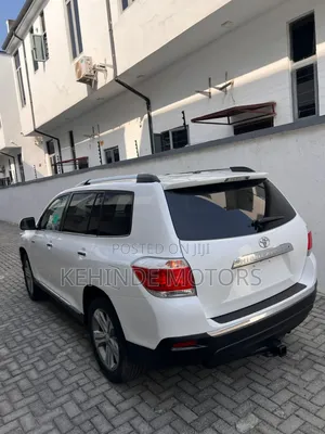 Toyota Highlander Limited 3.5l 4WD 2013 White
