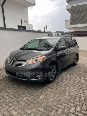 Toyota Sienna LE 8-Passenger 4dr Minivan (3.5L 6cyl 6A) 2014 Gray