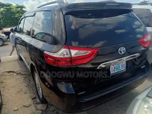 Toyota Sienna 2017 Black