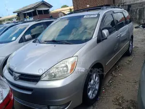 Toyota Sienna 2005 Silver