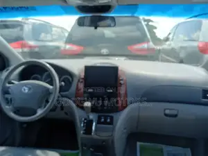 Toyota Sienna 2005 Silver