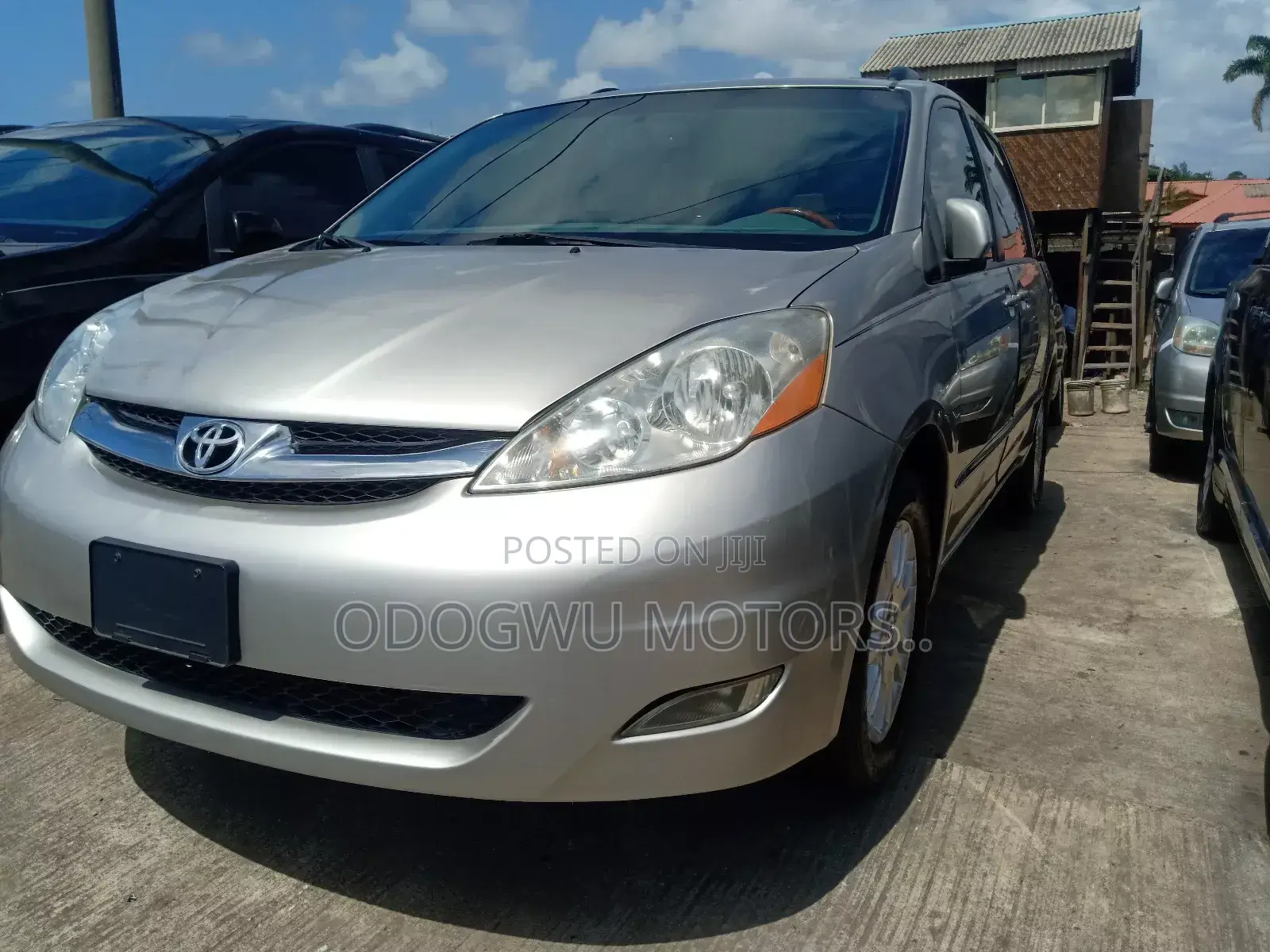 Toyota Sienna 2011 Silver