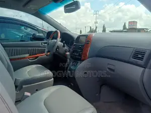 Toyota Sienna 2011 Silver