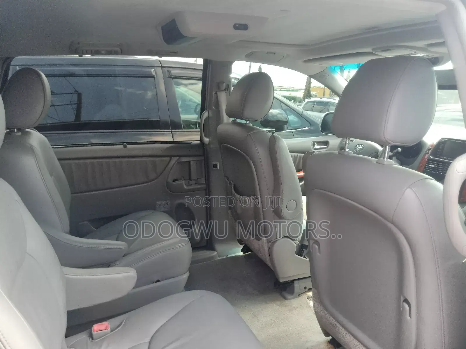 Toyota Sienna 2011 Silver