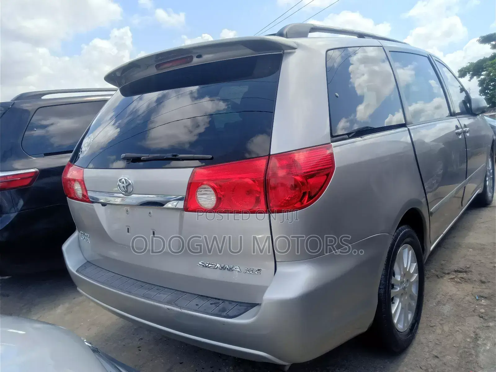 Toyota Sienna 2011 Silver