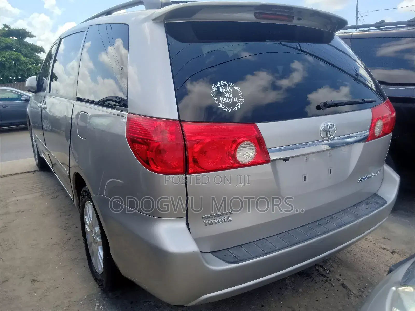 Toyota Sienna 2011 Silver