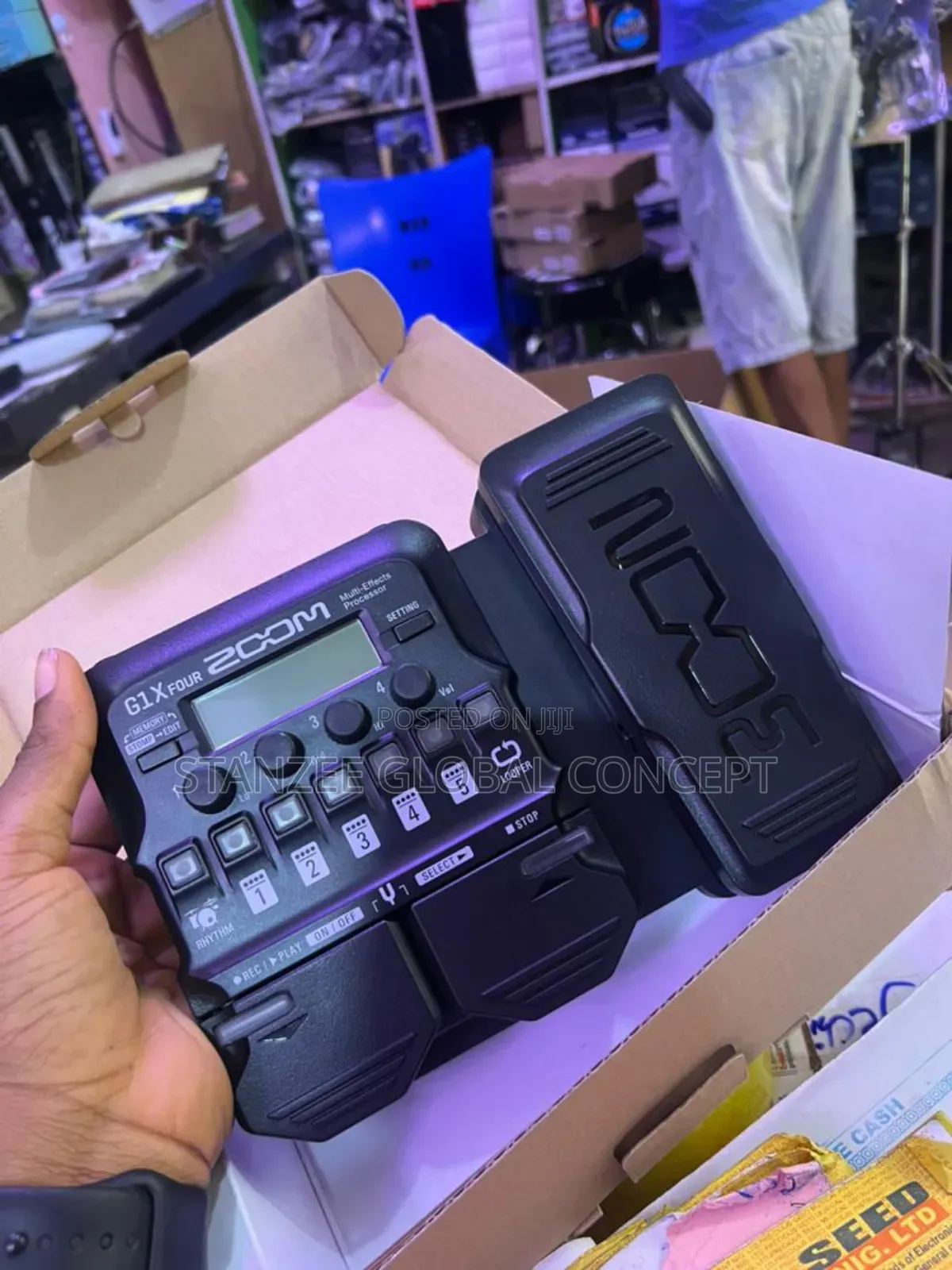 Zoom G1x Four Multi-Effects Processor With Expression Pedal