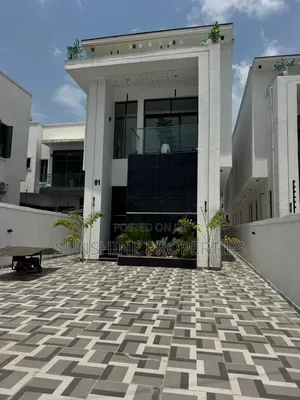 5bdrm Duplex in Chevron for sale