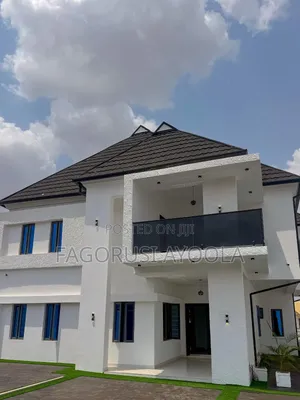 4bdrm Duplex in Olapade Agoro for sale