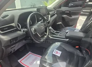 Toyota Highlander XLE 2022 Red
