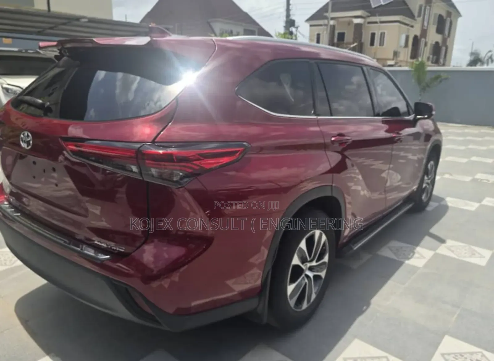 Toyota Highlander XLE 2022 Red