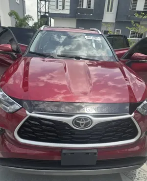 Toyota Highlander XLE 2022 Red