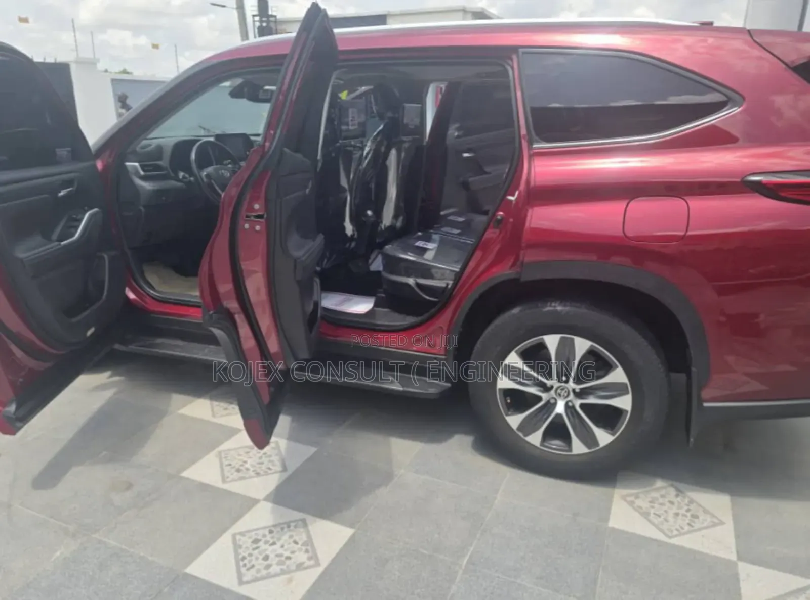 Toyota Highlander XLE 2022 Red