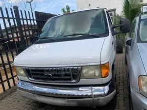 Ford E450 2004 White