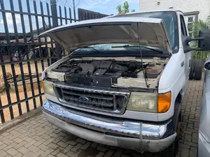 Ford E450 2004 White