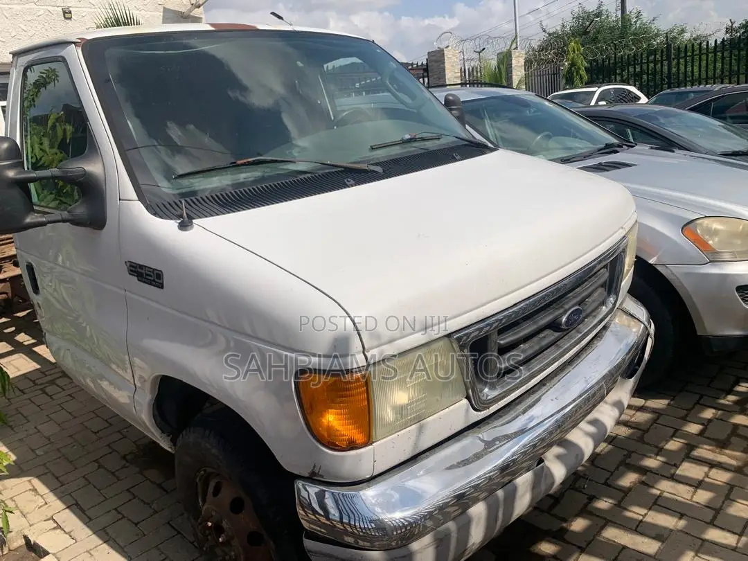 Ford E450 2004 White