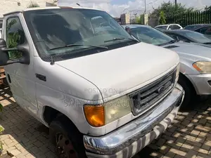 Ford E450 2004 White