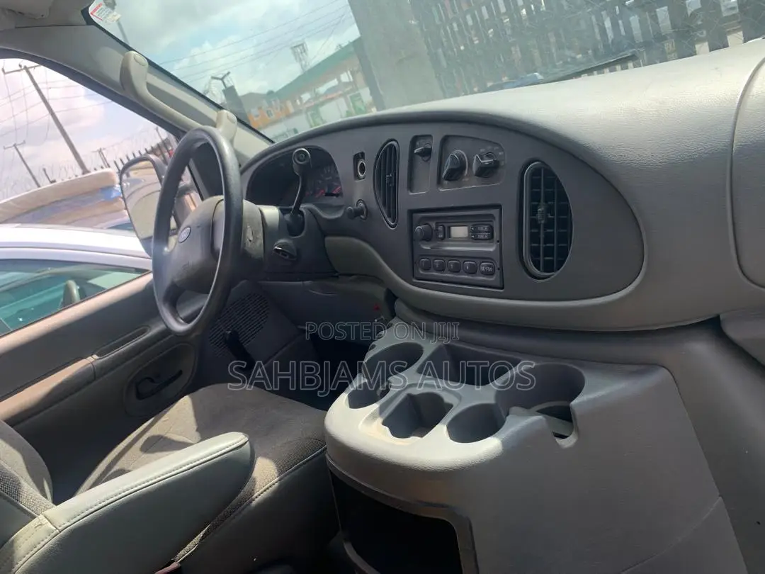 Ford E450 2004 White