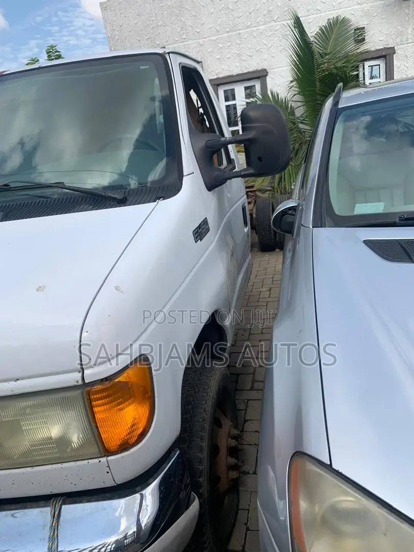 Ford E450 2004 White