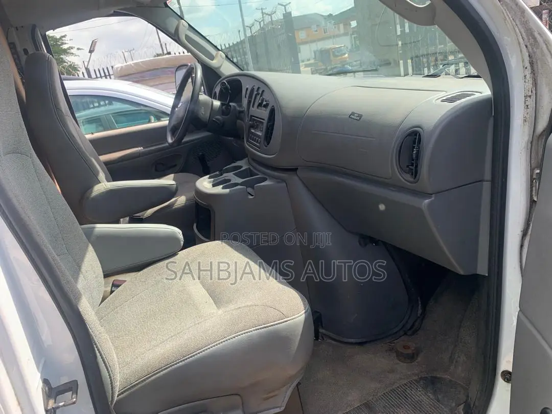 Ford E450 2004 White