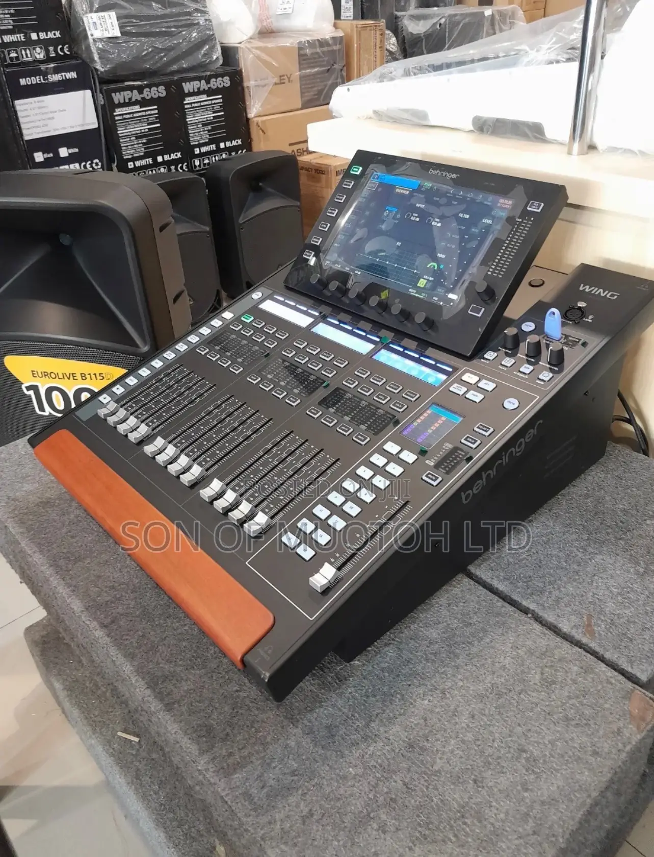 Behringer Wing Compact