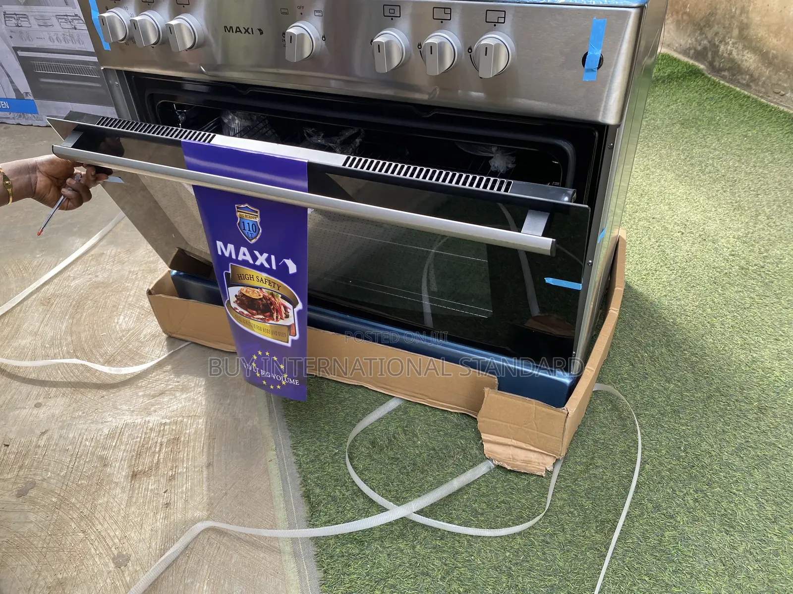 Maxi 5 Burner Gas Cooker With Oven Light Feature