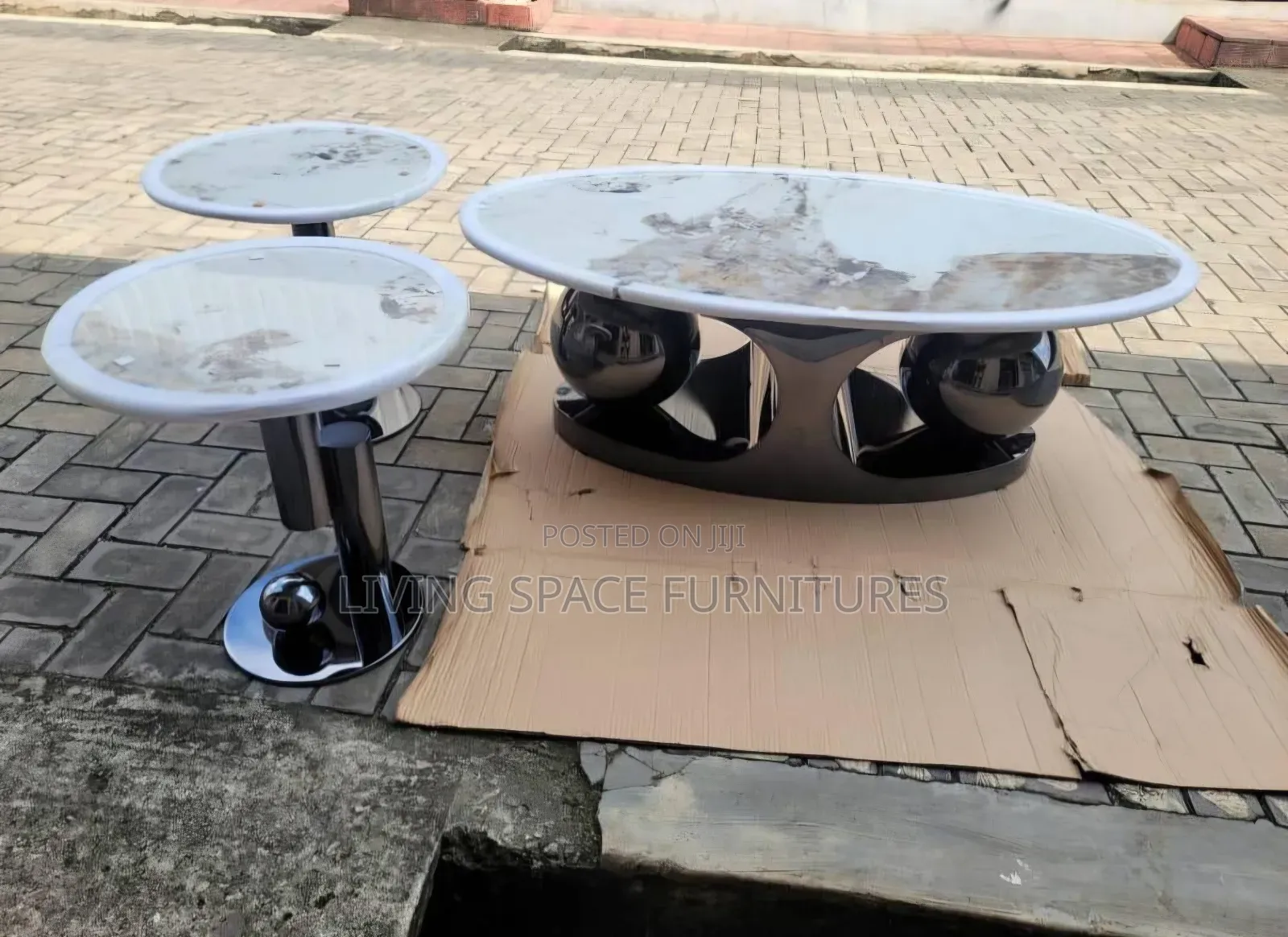 Contemporary Marble Coffee Table With 2 Side Stools