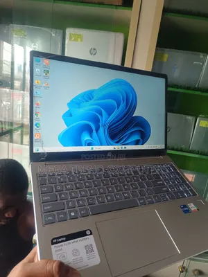 Laptop HP 15-fd0290ns 16GB Intel Core i7 SSD 512GB
