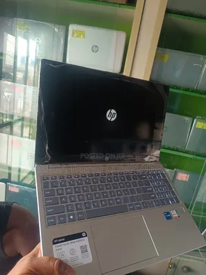 Laptop HP 15-fd0290ns 16GB Intel Core i7 SSD 512GB